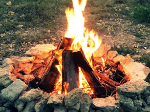 Картинка природа огонь пламя дрова поленья костер очаг
