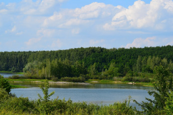 Картинка природа реки озера трава облака камни деревья водоем