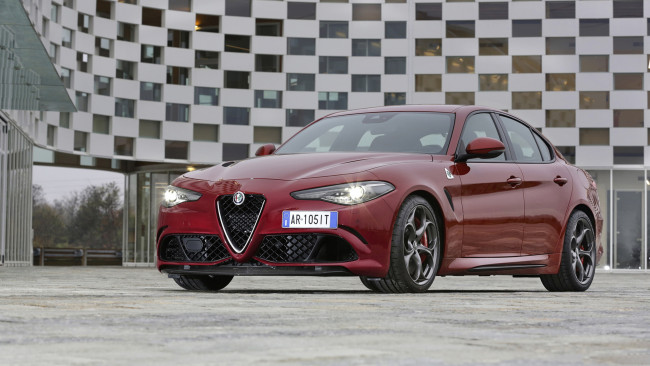 Обои картинки фото alfa romeo giulia quadrifoglio 2017, автомобили, alfa romeo, giulia, alfa, romeo, quadrifoglio, 2017