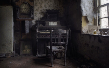 Картинка музыка -музыкальные+инструменты пианино стул часы окно комната