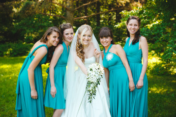 Картинка девушки -unsort+ группа+девушек букет фата невеста подружки улыбки цветы