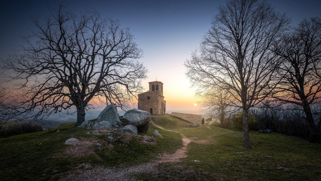 Обои картинки фото church, brittany, france, города, - католические соборы,  костелы,  аббатства