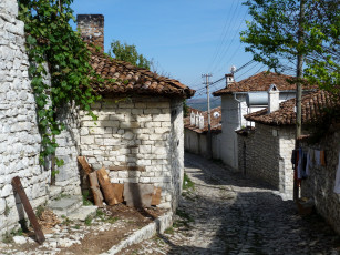 Картинка албания берат города улицы площади набережные