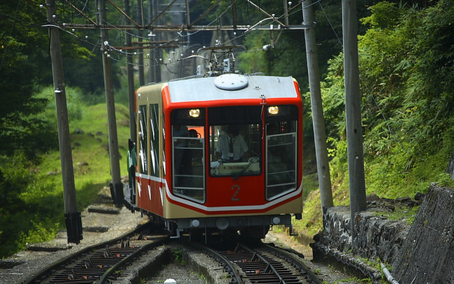 Обои картинки фото техника, трамваи, горы, Япония