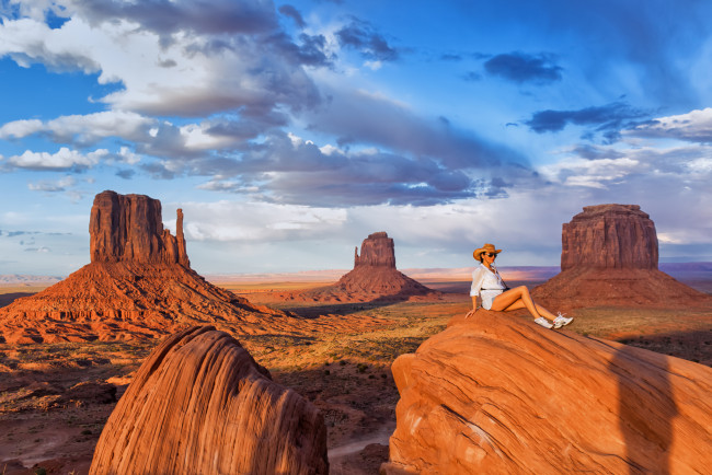 Обои картинки фото девушки, -unsort , брюнетки,  шатенки, пейзаж, девушка, monument, valley