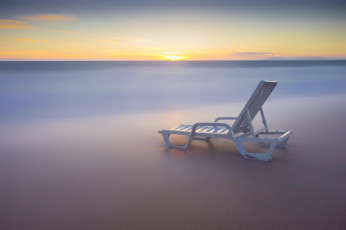 Картинка природа побережье океан пляж вода шезлонг утро