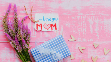 Картинка праздничные день+матери подарок надпись сердечки