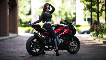 Картинка мотоциклы мото+с+девушкой bmw s1000 rr