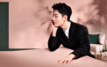 Картинка мужчины xiao+zhan актер пиджак стол кресла подушки