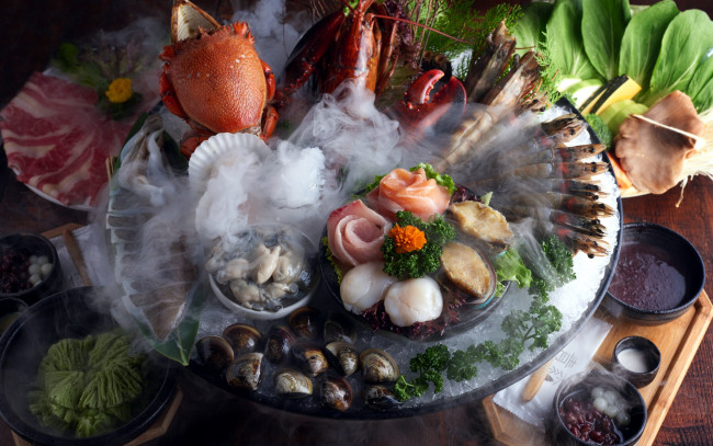 Обои картинки фото еда, рыба,  морепродукты,  суши,  роллы, лед, мидии, лобстер