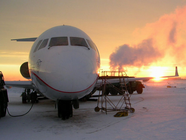 Обои картинки фото ту, 334, Якутске, авиация, пассажирские, самолёты