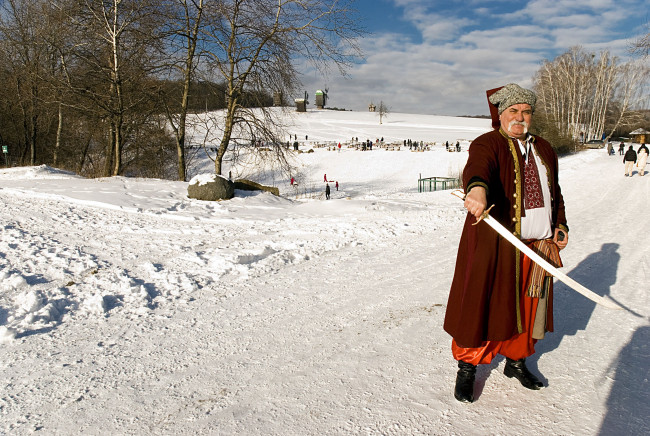 Обои картинки фото мужчины, unsort, зима, казак, сабля, снег