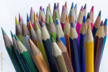 Картинка разное канцелярия книги цветные карандаши