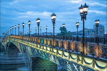 Картинка города -+мосты россия река мост фонари огни вечер патриарший москва