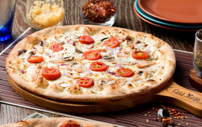 Обои картинки фото еда, пицца, сыр, помидоры, шампиньоны