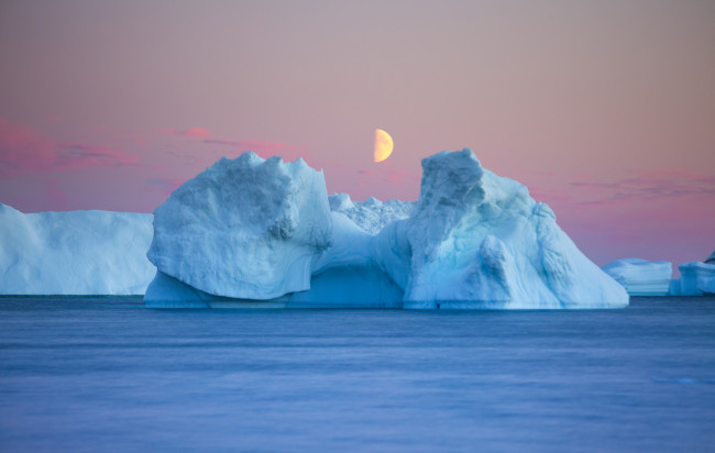 Обои картинки фото природа, айсберги и ледники, море, айсберг, небо, луна