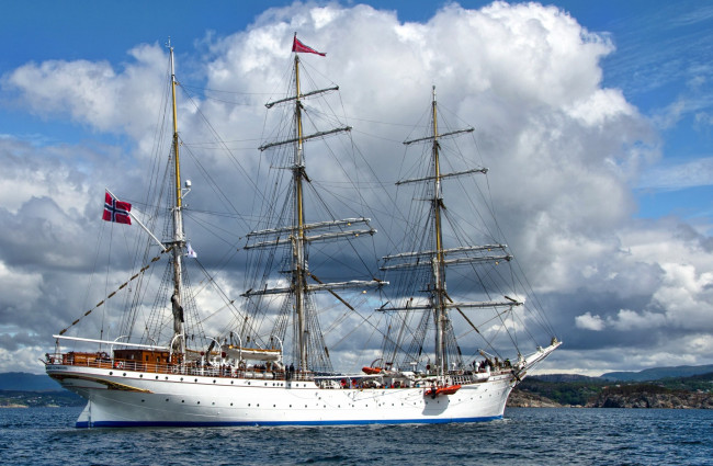 Обои картинки фото statsraad lehmkuhl, корабли, парусники, побережье, пааруса, мачты