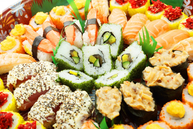 Обои картинки фото еда, рыба,  морепродукты,  суши,  роллы, sushi, seafood, fish, суши, японская, кухня, роллы, морепродукты