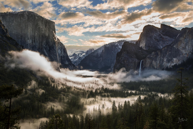 Обои картинки фото природа, горы, sierra, nevada, mountains, лес, деревья, облака, yosemite, national, park, california, национальный, парк
