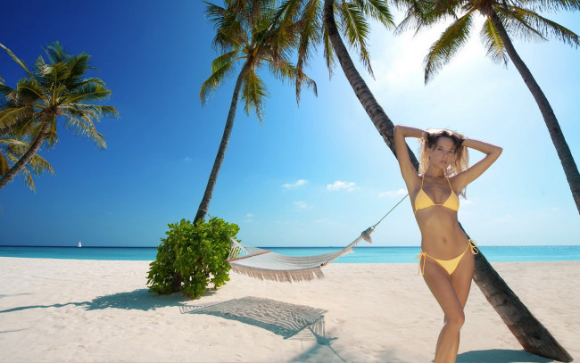 Обои картинки фото девушки, katya clover , катя скаредина, пляж, пальмы, купальник, бикини, гамак