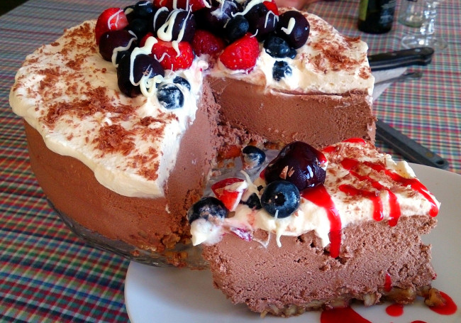 Обои картинки фото еда, торты, шоколадный, торт, ягоды