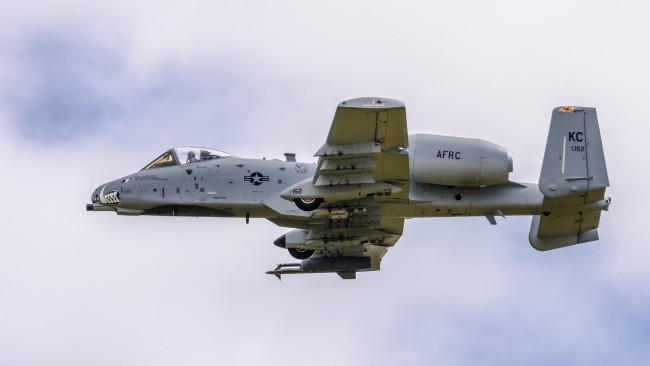 Обои картинки фото a-10, авиация, боевые самолёты, штурмовик