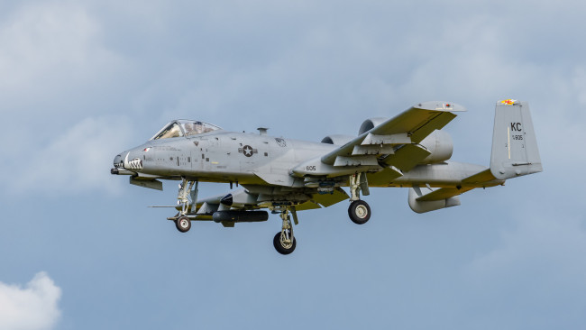 Обои картинки фото a-10, авиация, боевые самолёты, штурмовик