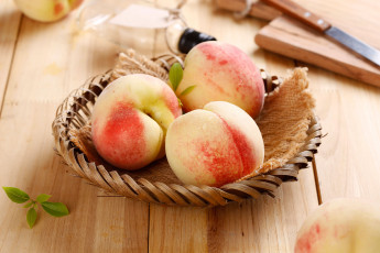 Картинка еда персики +сливы +абрикосы персик фрукт листики корзинка