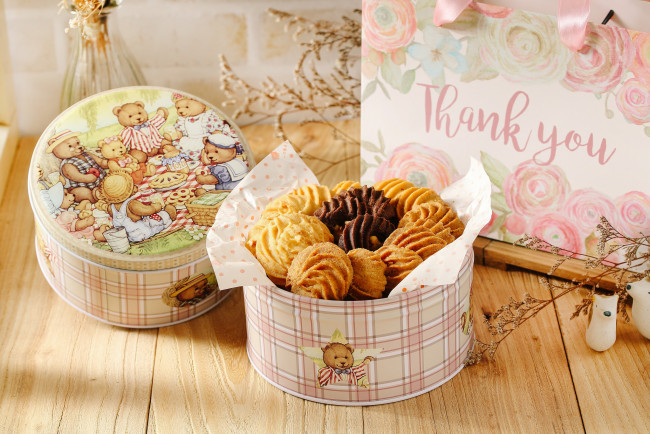 Обои картинки фото еда, пирожные,  кексы,  печенье, печенье, коробочка, вкуснятина