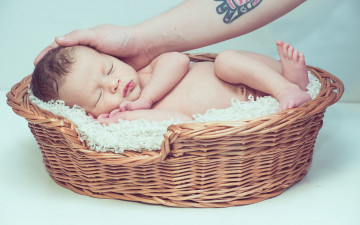 Картинка разное дети младенец сон корзина рука тату