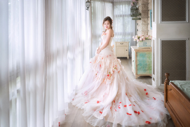 Обои картинки фото девушки, - азиатки, азиатка, невеста, свадебное, платье