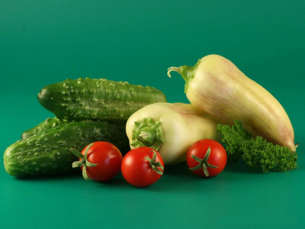 Обои картинки фото еда, овощи, томаты, помидоры, огурцы