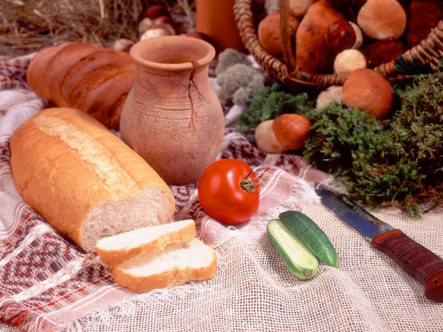 Обои картинки фото еда, разное, хлеб, огурец, помидоры, томаты