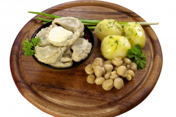 обоя еда, разное, грибы, лук, картофель, петрушка, пельмени
