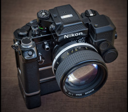 обоя «nikon», бренды, nikon, объектив, фотокамера