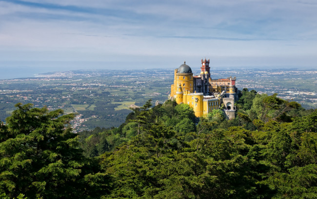 Обои картинки фото sintra,  portugal, города, - дворцы,  замки,  крепости, замок, лес, гора, панорама