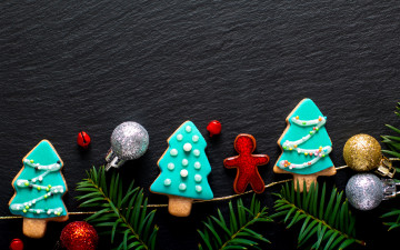 Картинка праздничные угощения ветки ели merry gingerbread пряники decoration new year wood christmas рождество печенье новый год украшения