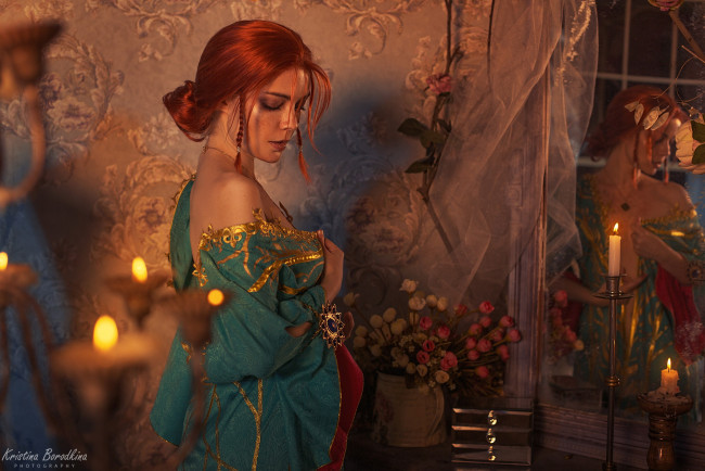 Обои картинки фото девушки, екатерина семадени, зеркало, рыжая, наряд, трисс, екатерина, семадени