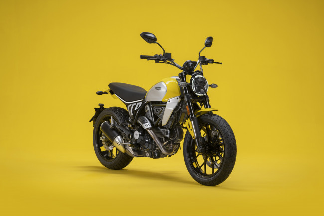 Обои картинки фото ducati scrambler icon 2023, мотоциклы, ducati, scrambler, icon, дукати, желтый, фон