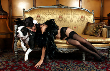 Картинка Monika+Pietrasinska девушки   боа чулки собака