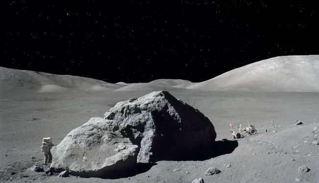 Обои картинки фото космос, луна, астронавт, apollo, 17