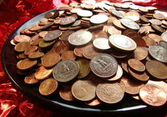 Картинка разное золото купюры монеты поднос
