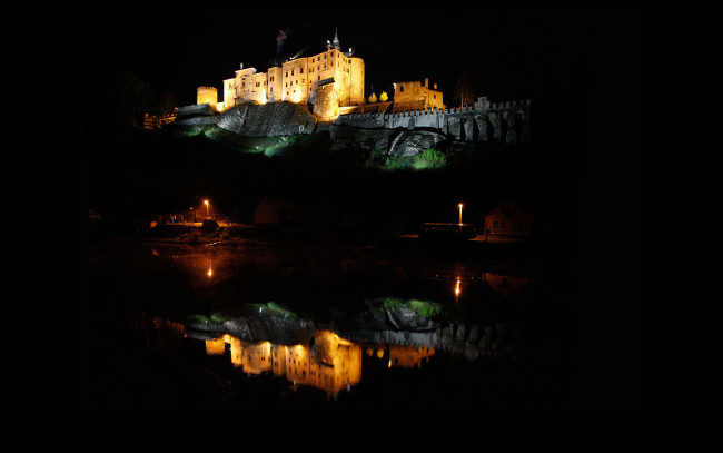 Обои картинки фото замок, sternberk, Чехия, города, дворцы, замки, крепости, освещение, ночь