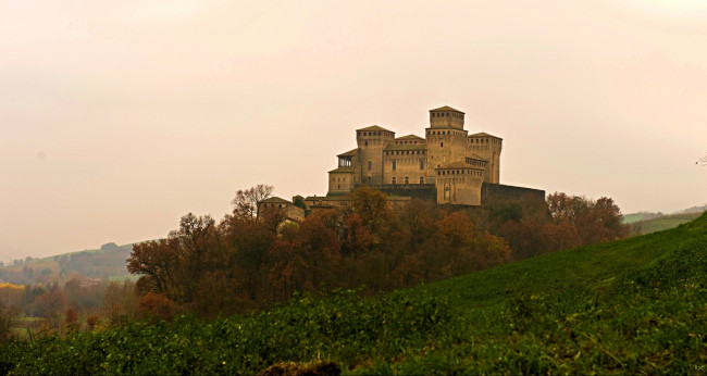 Обои картинки фото castello di torrechiara, города, замки италии, castello, di, torrechiara