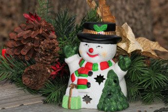 Картинка праздничные снеговики шишки снеговик