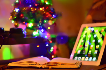 Картинка календари праздники +салюты книга елка гирлянда планшет