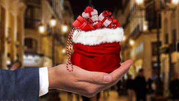 Картинка праздничные подарки+и+коробочки рука мешок подарки