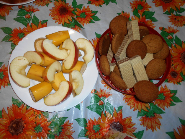 Обои картинки фото еда, пирожные,  кексы,  печенье, печение, вафли, яблоки, бананы