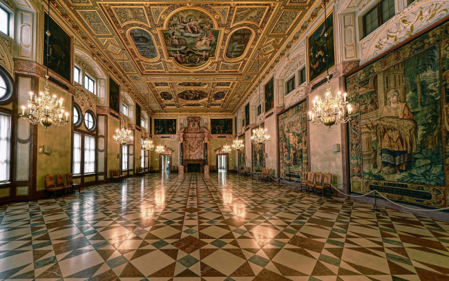 Обои картинки фото интерьер, дворцы,  музеи, светильники, паркет, sala imperiale, la kaisersaal