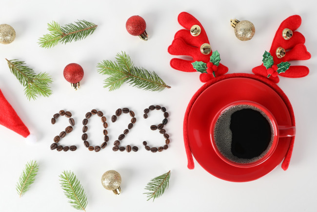 Обои картинки фото праздничные, - разное , новый год, кофе, рождественские, украшения, 2023, год, праздник, простой, фон